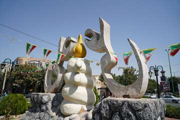 نصب پرچم، بنر و المان های شهدا در سطح شهر به مناسبت هفته دفاع مقدس